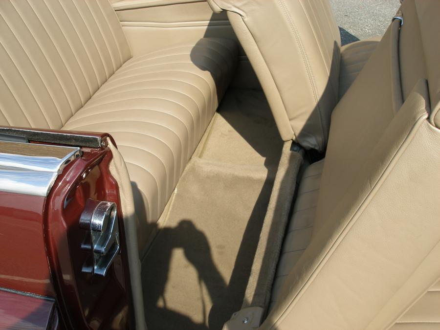  Cadillac Series 62 Convertible 1950 года  (фото 17 из 26)